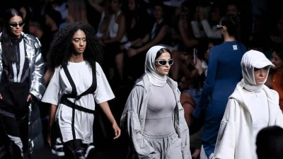 أبرز ما جاء في عروض أسبوع الموضة العربي لمجموعات الخياطة الراقية لخريف 2023 والأزياء الجاهزة لربيع 2023