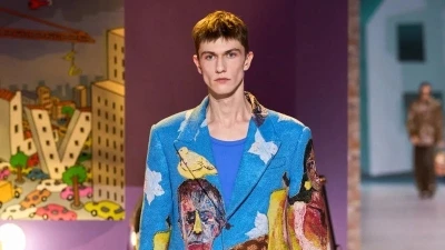 عرض Louis Vuitton للملابس الرجالية لخريف 2023 يجسّد الإبداع بأجوائه وتصاميمه