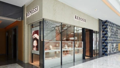 ريبوسي تعيد افتتاح متجرها بتصميم جديد في أبوظبي مول في ركن الأزياء