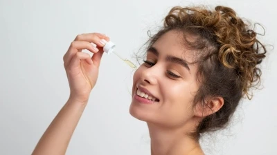 هل يجب غسل الوجه بعد وضع السيروم؟