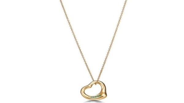 .Tiffany & Co تطلق كمية محدودة من قلادة Open Heart من تشكيلة ®Elsa Peretti احتفالاً باليوم الوطني للمملكة العربية السعودية