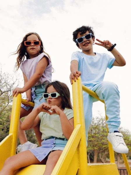 كارن وازن تطلق مجموعة النظارات الشمسية الخاصة بالأطفال