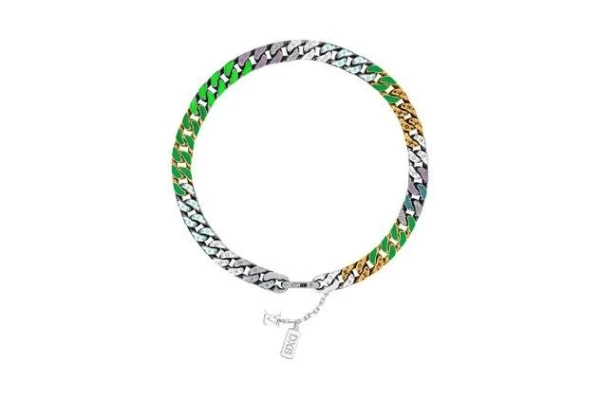 لويس فويتون تطلق عقد Lv Chain Links Necklaces الخاص بمدينة دبي