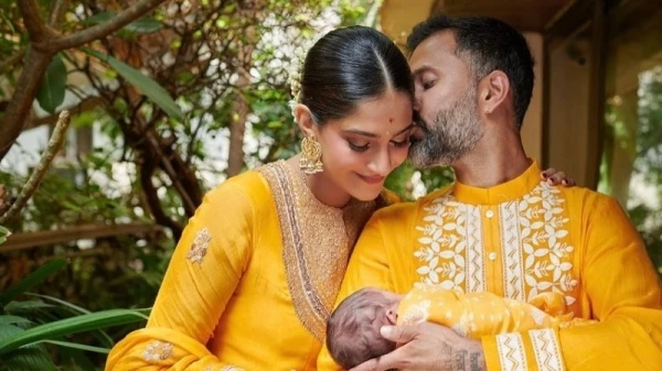 سونام كابور تنشر أول صورة لمولودها الجديد وتكشف عن اسمه