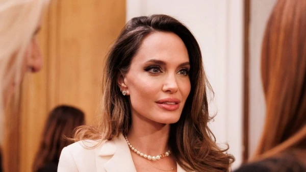دار Guerlain تستقبل النجمة Angelina Jolie في باريس