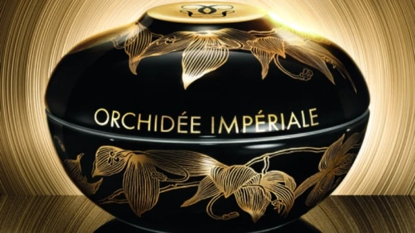 جيرلان تطلق كريم محدود الإصدار Orchidée Impériale Black بتوقيع لي هونغ بو