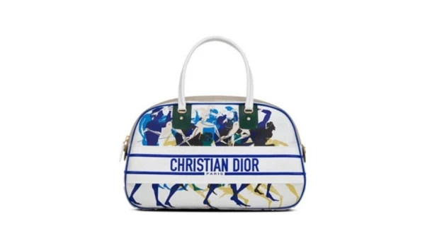 ديور تقدّم المجموعة الجديدة لحقائب Dior Vibe والمهارة الحرفية لحقائب Bowling