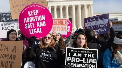 تسريب وثيقة حق الإجهاض في أميركا يهزّ الرأي العام! إليكِ التفاصيل وردّات الفعل