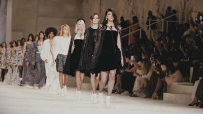 Chanel تقدّم مجموعتها التحضيرية لربيع 2022 في دبي وسط حضور نجمات عدّة ووجوه السوشيل ميديا