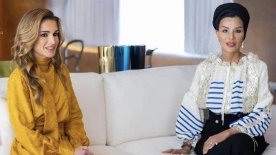 بالصور، الملكة رانيا تلتقي الشيخة موزة في قطر... إطلالتان تشعّان أناقة ورقيّ