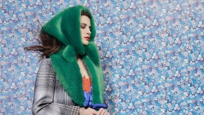 وشاح الرأس Babushka Headscarf صيحة فينتاج رائجة جدّاً في خريف 2021