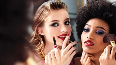Dolce & Gabbana تطلق مجموعة احمر شفاه Shinissimo الجديدة: بريق شفاهكِ لا ينطفئ