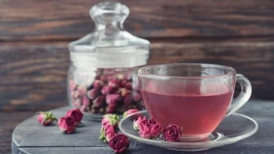 فوائد شاي الورد وطريقة سهلة لتحضيره في البيت