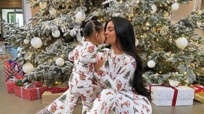 هكذا احتفلت Kylie Jenner بعيد الكرسمس مع ابنتها Stormi