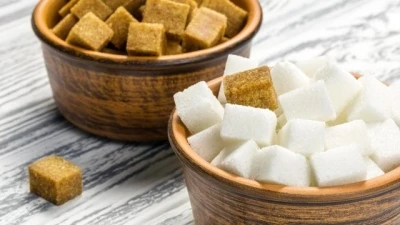 السكر الأبيض والسكر الاسمر: ما الفرق بينهما؟
