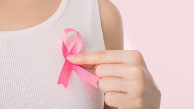 إنتفاخ أسفل الذراع قد يشير إلى الإصابة بسرطان الثدي