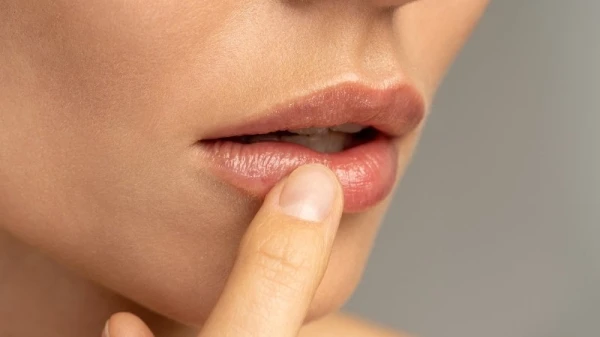 6 عوامل قد تسبب حموضة الفم... وهكذا يمكن علاجها