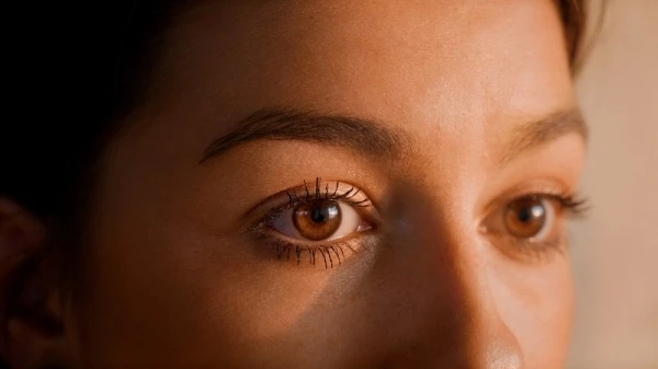 6 اسباب قد تؤدّي إلى اصفرار العين... وهكذا يمكنكِ التخفيف منه