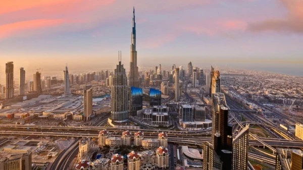 الإمارات تعلن عن إجازة منتصف النهار للعمال في صيف 2022
