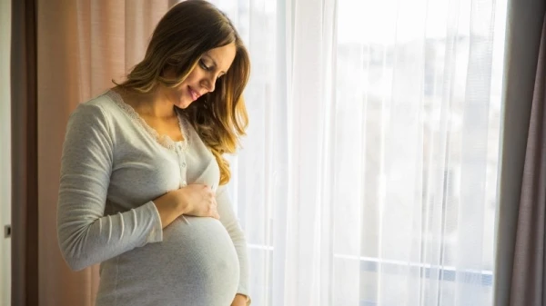 علامات الخطر خلال أشهر الحمل مختلفة... تعرّفي عليها