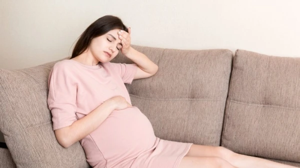كيف يؤثّر الاكتئاب على المرأة الحامل؟ 10 أعراض قد تظهر عليها
