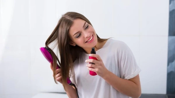 دليل كامل حول استخدام سبراي الشعر... هذه هي الطريقة الصحيحة لتطبيقه