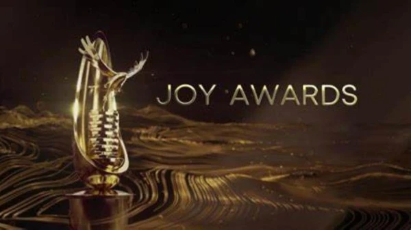 صور وفيديوهات وصول النجوم العرب للمشاركة في حفل صناع الترفيه Joy Awards 2022