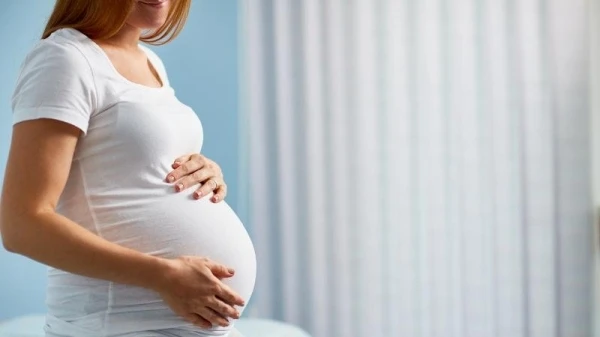 أضرار الكيراتين على الحامل: هل هي فعلاً موجودة؟