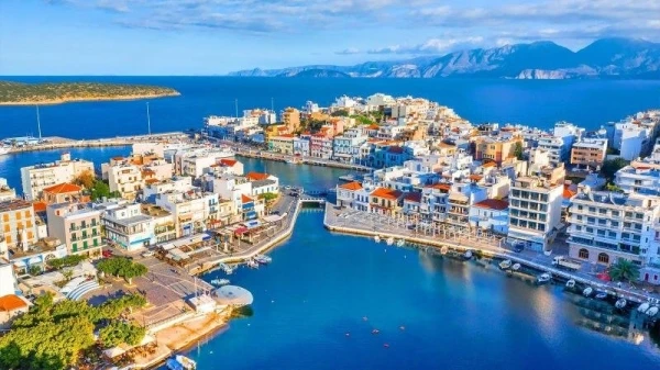 السياحة في اليونان: أجمل الأماكن السياحية فيها التي ستجعلكِ تخطّطين للسفر إليها الآن