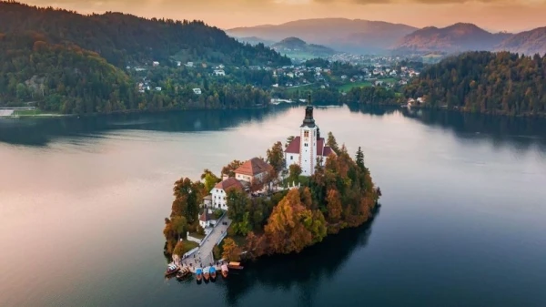 ما هي الأماكن السياحية في سلوفينيا؟ تعرّفي عليها وأضيفيها إلى قائمة وجهاتكِ المقبلة