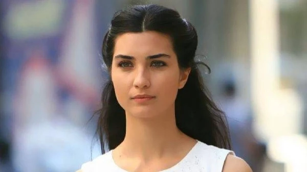 بالفيديو، أسرار جمال الممثلة التركية توبا بويوكوستن ورشاقتها