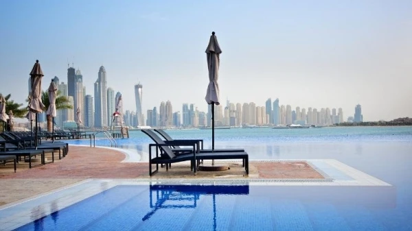 فنادق دبي تعيد فتح المسابح مع اتّباع قواعد جديدة، للوقاية من فيروس كورونا