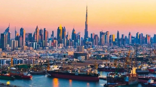 مراكز تجارية وسياحية في دبي تعيد فتح أبوابها، بعد تخفيف قيود حظر التجول بسبب فيروس كورونا