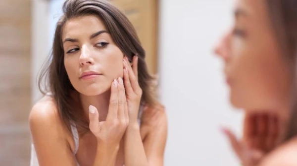 طرق ازالة شعر الوجه الزائد بنفسكِ، أثناء الحجر المنزلي للوقاية من فيروس كورونا