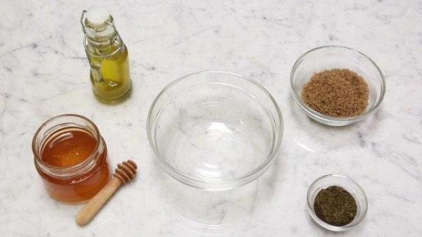 بالفيديو، طريقة عمل خلطة الشاي الأخضر والعسل لتقشير البشرة وتنعيمها
