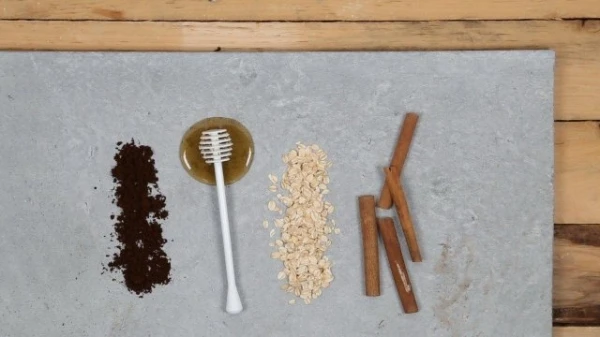 بالفيديو، طريقة عمل ماسك القهوة والشوفان لشدّ البشرة وتعزيز إنتاج الكولاجين فيها