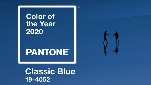 لون البانتون الأزرق Classic Blue هو تدرّج عام 2020: إطلالات راقية تعكس ثقتكِ بنفسكِ