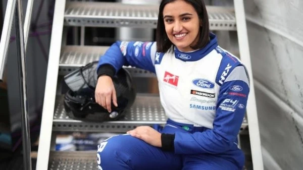 ريما الجفالي أول سائقة سعودية تشارك في سباق فورمولا إي ضمن فعاليات موسم الدرعية