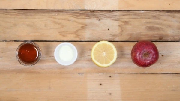 بالفيديو، طريقة عمل وصفة التفاح والزبادي لتنقية البشرة وتفتيحها
