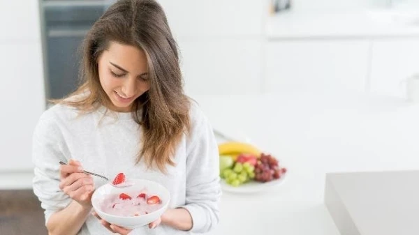 هل تناول العشاء في وقت مبكر يقلل من خطر الإصابة بسرطان الثدي؟ إليكِ الجواب بحسب الدراسات