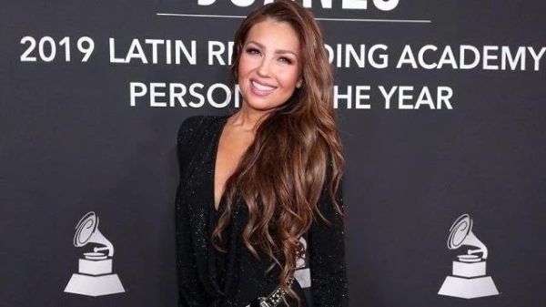 الممثلة المكسيكيّة Thalia في 3 إطلالات جذّابة خلال حفل توزيع جوائز غرامي اللاتينية