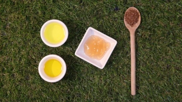 بالفيديو، طريقة عمل وصفة بذور الكتان والليمون لشدّ ترهّل الذراعين
