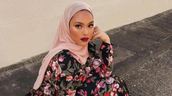 بالفيديو، طريقة عمل لفات حجاب تعلّمناها من مدوّنات الموضة والجمال