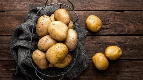 4 أسباب ستجعلكِ تحتفظين بقشر البطاطس