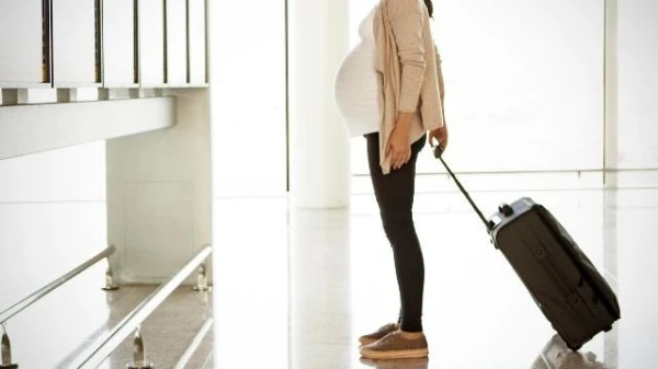 9 نصائح تساعدكِ على السفر بأمان أثناء الحمل