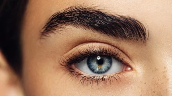 4 عوامل تؤثر على لون العينين... هل كنتِ تعلمين بها من قبل؟