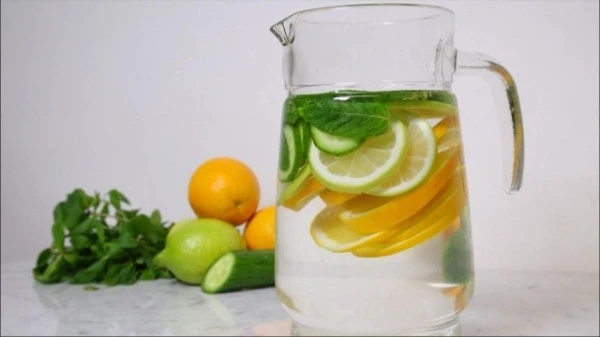 بالفيديو، طريقة عمل شراب ديتوكس الليمون والبرتقال لبشرة خالية من السموم