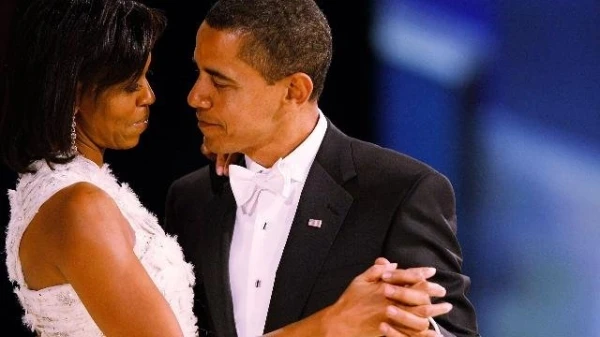 بالفيديو، صور ولحظات تظهر الحب الحقيقي بين باراك وميشيل أوباما
