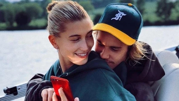 Hailey Baldwin وJustin Bieber يحتفلان بزواجهما بزفاف ثانِ