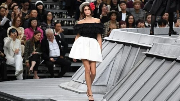 مجموعة Chanel لربيع 2020: أسلوب فرنسي منمّق بلمسة شبابيّة بحتة!